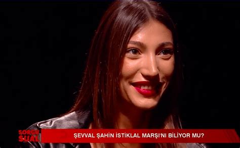 Ebru Şahin'nın İstanbul Konseri: Bir Aşk Hikayesinin Melodisi!