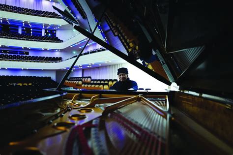  The Zing Effect: A South African Musical Maestro Makes Waves in Hanoi