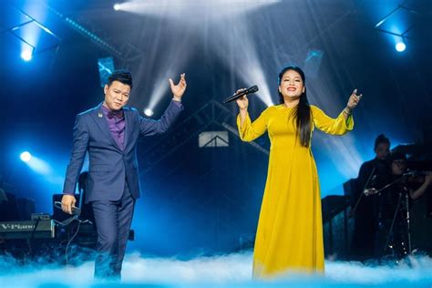 “Vũ Thắng Lợi's Surprise Concert: An Acoustic Explosion with Heartfelt Nostalgia!”